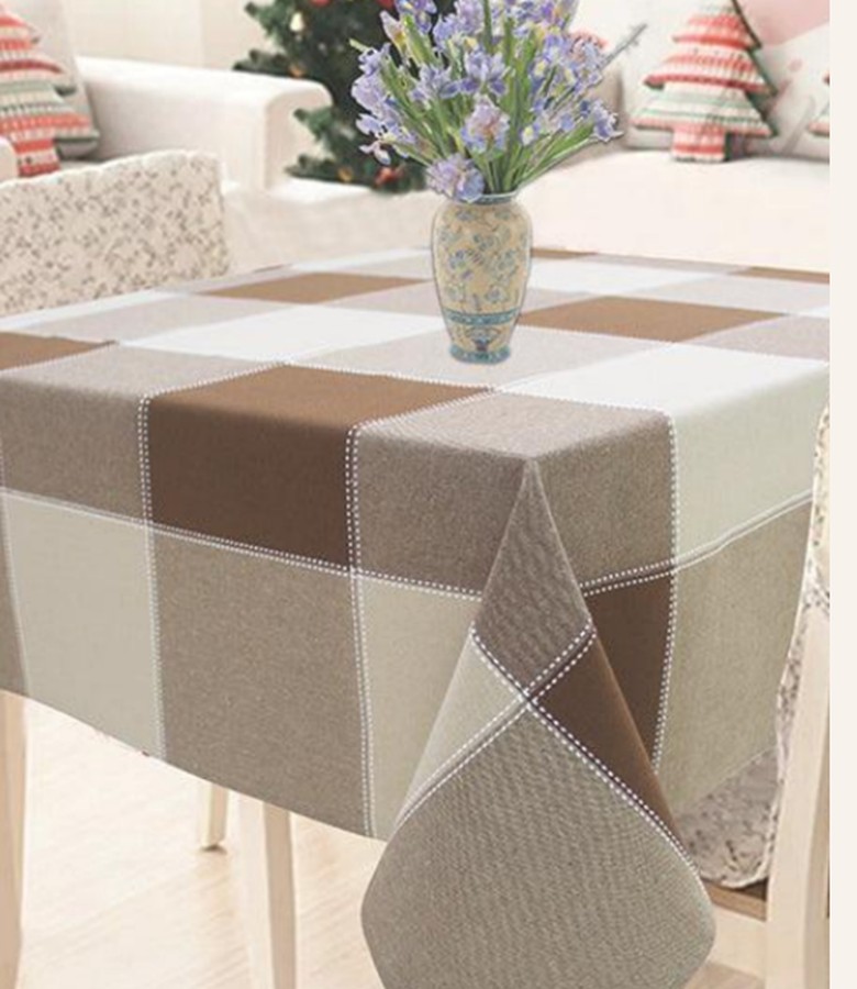 Checkered table linen on a dining table